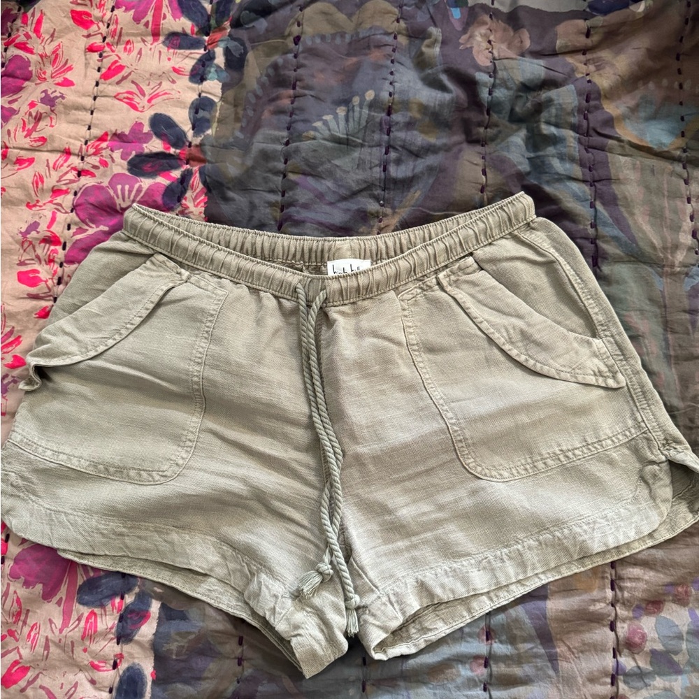 Nicole Miller Women's Tan / Taupe casual Shorts